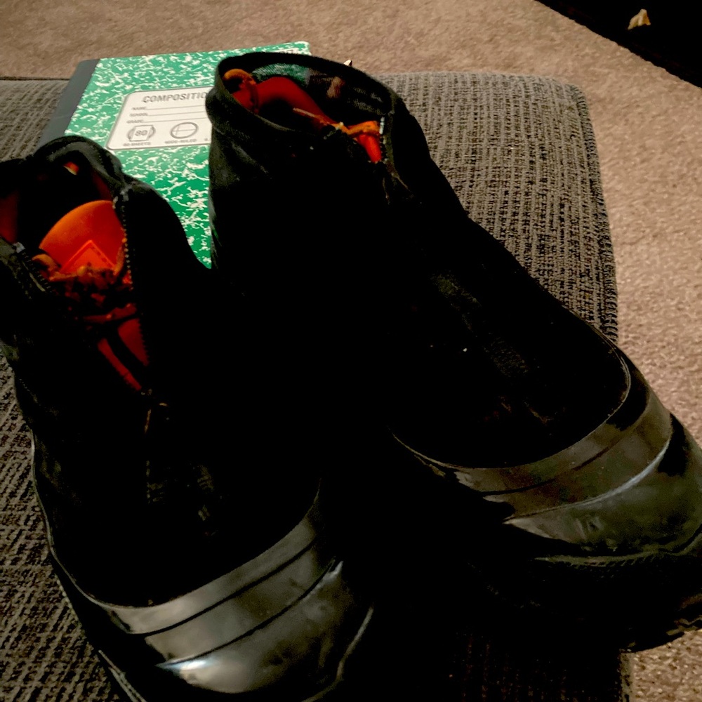 BurBerry shoes for sell size 42 orange and black  going for 450 only